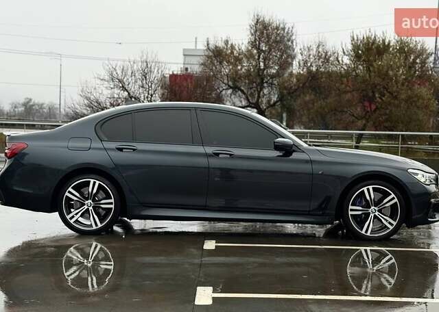 Серый БМВ 7 Серия, объемом двигателя 2.99 л и пробегом 233 тыс. км за 34500 $, фото 9 на Automoto.ua