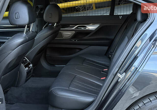 Серый БМВ 7 Серия, объемом двигателя 3 л и пробегом 198 тыс. км за 26500 $, фото 27 на Automoto.ua