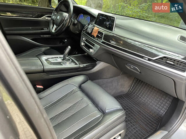 Серый БМВ 7 Серия, объемом двигателя 2.98 л и пробегом 198 тыс. км за 25500 $, фото 14 на Automoto.ua