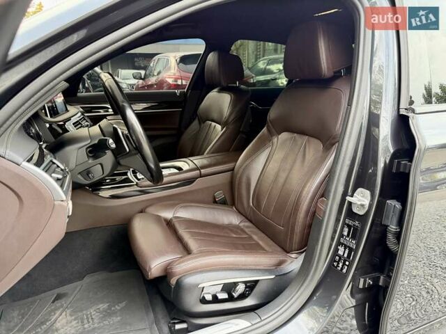 Серый БМВ 7 Серия, объемом двигателя 2.99 л и пробегом 230 тыс. км за 37000 $, фото 12 на Automoto.ua