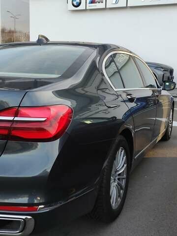 Серый БМВ 7 Серия, объемом двигателя 2 л и пробегом 135 тыс. км за 36805 $, фото 3 на Automoto.ua