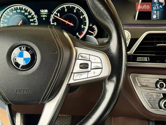 Серый БМВ 7 Серия, объемом двигателя 2.99 л и пробегом 233 тыс. км за 34500 $, фото 32 на Automoto.ua