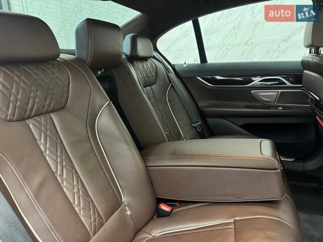 Серый БМВ 7 Серия, объемом двигателя 2.99 л и пробегом 185 тыс. км за 36900 $, фото 11 на Automoto.ua