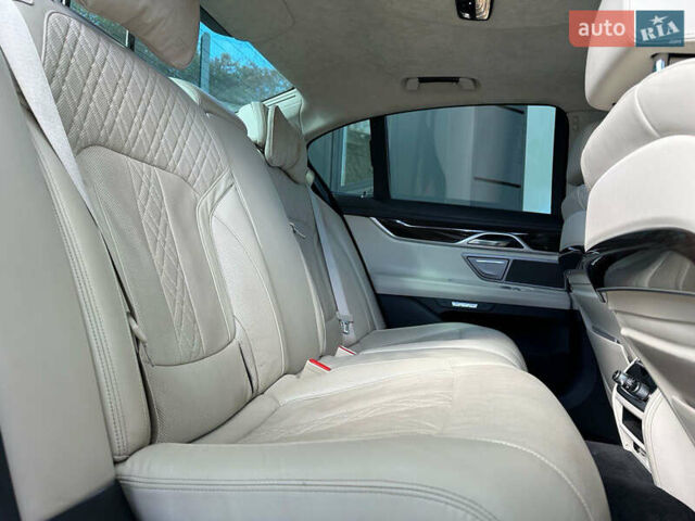 Серый БМВ 7 Серия, объемом двигателя 3 л и пробегом 118 тыс. км за 42000 $, фото 13 на Automoto.ua