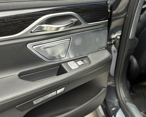 Сірий БМВ 7 Серія, об'ємом двигуна 2.99 л та пробігом 135 тис. км за 41000 $, фото 29 на Automoto.ua