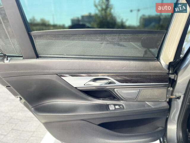 Серый БМВ 7 Серия, объемом двигателя 2.98 л и пробегом 198 тыс. км за 25500 $, фото 8 на Automoto.ua