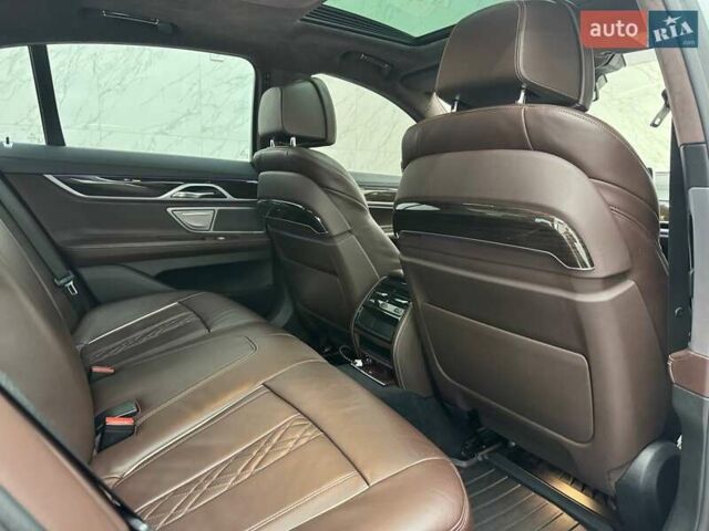 Серый БМВ 7 Серия, объемом двигателя 2.99 л и пробегом 185 тыс. км за 36900 $, фото 8 на Automoto.ua