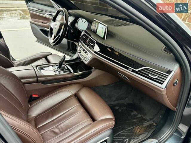 Серый БМВ 7 Серия, объемом двигателя 2.99 л и пробегом 233 тыс. км за 34500 $, фото 23 на Automoto.ua