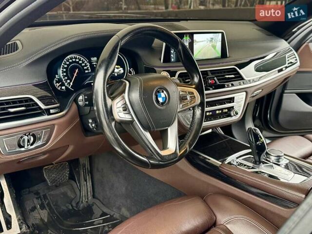 Серый БМВ 7 Серия, объемом двигателя 2.99 л и пробегом 233 тыс. км за 34500 $, фото 18 на Automoto.ua