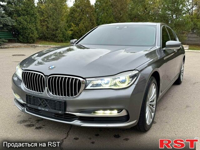 Серый БМВ 7 Серия, объемом двигателя 3 л и пробегом 220 тыс. км за 34600 $, фото 6 на Automoto.ua