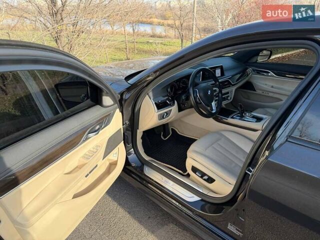 Серый БМВ 7 Серия, объемом двигателя 3 л и пробегом 92 тыс. км за 31000 $, фото 35 на Automoto.ua