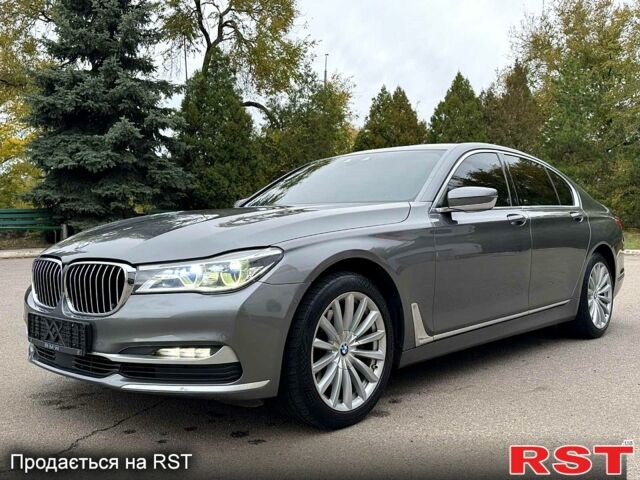 Серый БМВ 7 Серия, объемом двигателя 3 л и пробегом 220 тыс. км за 34600 $, фото 5 на Automoto.ua