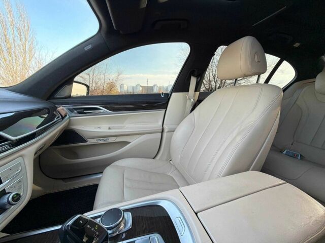 Серый БМВ 7 Серия, объемом двигателя 3 л и пробегом 92 тыс. км за 31000 $, фото 21 на Automoto.ua