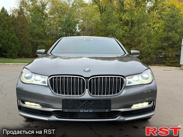 Серый БМВ 7 Серия, объемом двигателя 3 л и пробегом 220 тыс. км за 34600 $, фото 12 на Automoto.ua