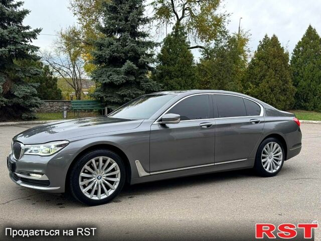 Серый БМВ 7 Серия, объемом двигателя 3 л и пробегом 220 тыс. км за 34600 $, фото 4 на Automoto.ua
