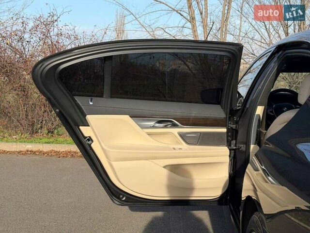 Серый БМВ 7 Серия, объемом двигателя 3 л и пробегом 92 тыс. км за 31000 $, фото 44 на Automoto.ua