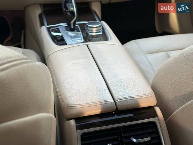 Серый БМВ 7 Серия, объемом двигателя 3 л и пробегом 92 тыс. км за 31000 $, фото 52 на Automoto.ua