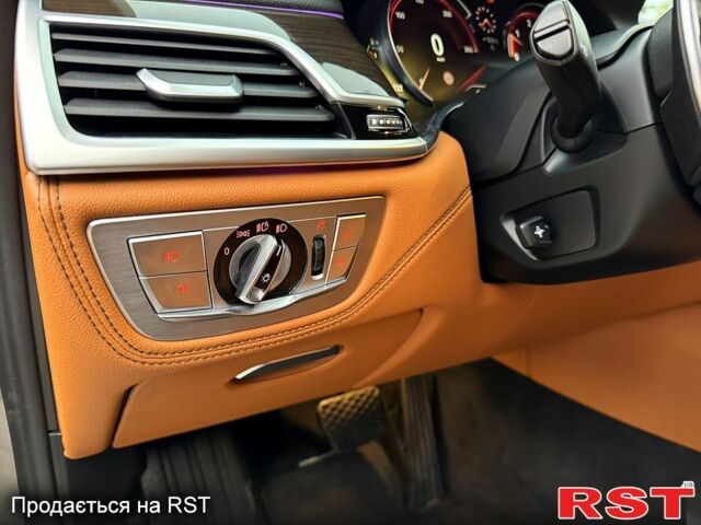 Серый БМВ 7 Серия, объемом двигателя 3 л и пробегом 220 тыс. км за 34600 $, фото 9 на Automoto.ua