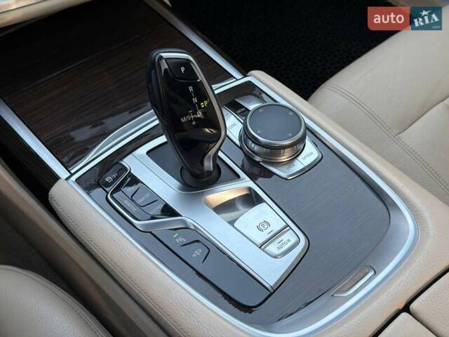 Серый БМВ 7 Серия, объемом двигателя 3 л и пробегом 92 тыс. км за 31000 $, фото 70 на Automoto.ua