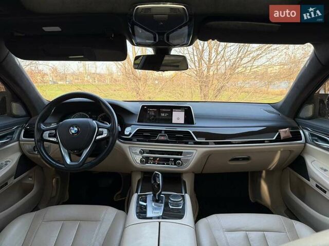 Серый БМВ 7 Серия, объемом двигателя 3 л и пробегом 92 тыс. км за 31000 $, фото 54 на Automoto.ua
