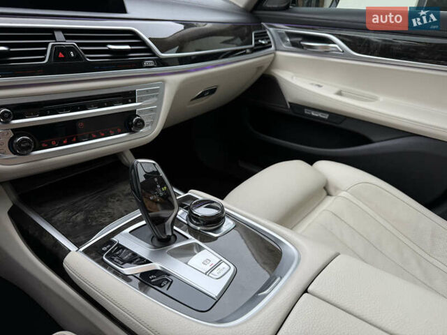 Серый БМВ 7 Серия, объемом двигателя 3 л и пробегом 89 тыс. км за 31400 $, фото 22 на Automoto.ua