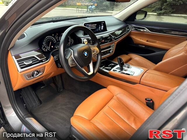 Серый БМВ 7 Серия, объемом двигателя 3 л и пробегом 220 тыс. км за 34600 $, фото 11 на Automoto.ua