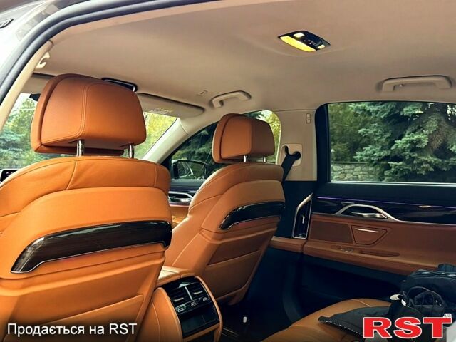 Серый БМВ 7 Серия, объемом двигателя 3 л и пробегом 220 тыс. км за 34600 $, фото 1 на Automoto.ua