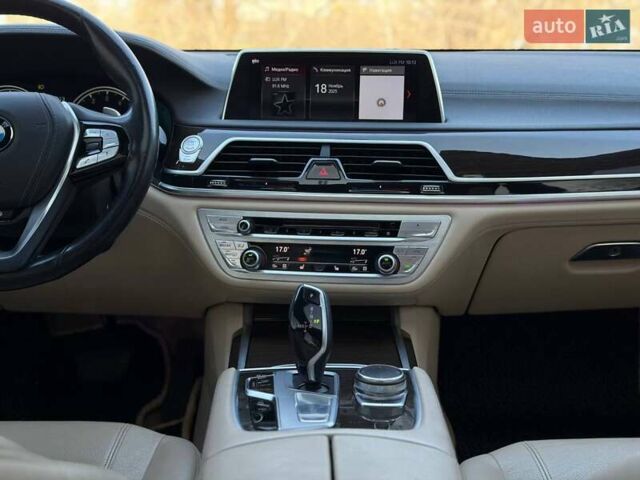 Серый БМВ 7 Серия, объемом двигателя 3 л и пробегом 92 тыс. км за 31000 $, фото 56 на Automoto.ua