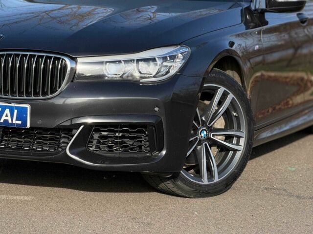 Серый БМВ 7 Серия, объемом двигателя 3 л и пробегом 92 тыс. км за 31000 $, фото 2 на Automoto.ua