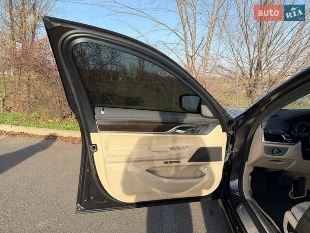 Серый БМВ 7 Серия, объемом двигателя 3 л и пробегом 92 тыс. км за 31000 $, фото 36 на Automoto.ua