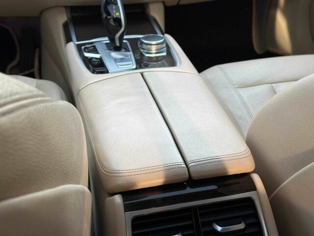 Серый БМВ 7 Серия, объемом двигателя 3 л и пробегом 92 тыс. км за 31000 $, фото 19 на Automoto.ua