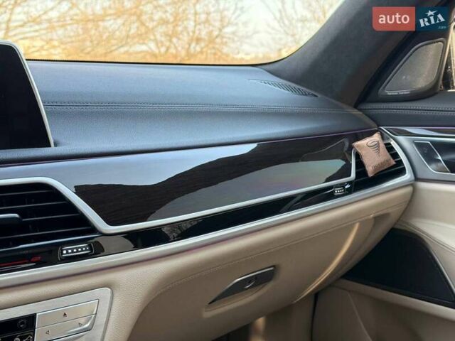 Серый БМВ 7 Серия, объемом двигателя 3 л и пробегом 92 тыс. км за 31000 $, фото 75 на Automoto.ua