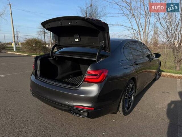 Серый БМВ 7 Серия, объемом двигателя 3 л и пробегом 92 тыс. км за 31000 $, фото 29 на Automoto.ua