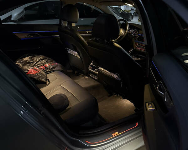 Серый БМВ 7 Серия, объемом двигателя 2.98 л и пробегом 107 тыс. км за 40000 $, фото 7 на Automoto.ua