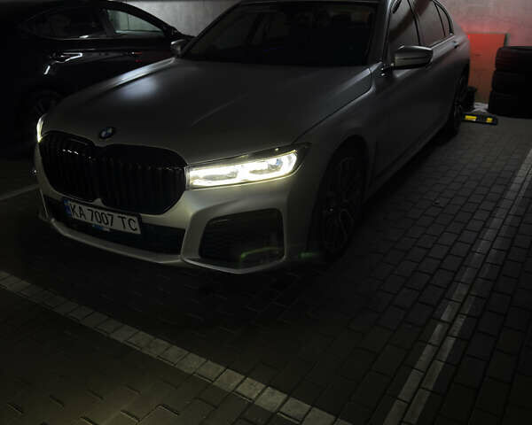 Серый БМВ 7 Серия, объемом двигателя 2.98 л и пробегом 107 тыс. км за 40000 $, фото 1 на Automoto.ua