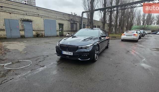 Серый БМВ 7 Серия, объемом двигателя 3 л и пробегом 130 тыс. км за 36900 $, фото 3 на Automoto.ua