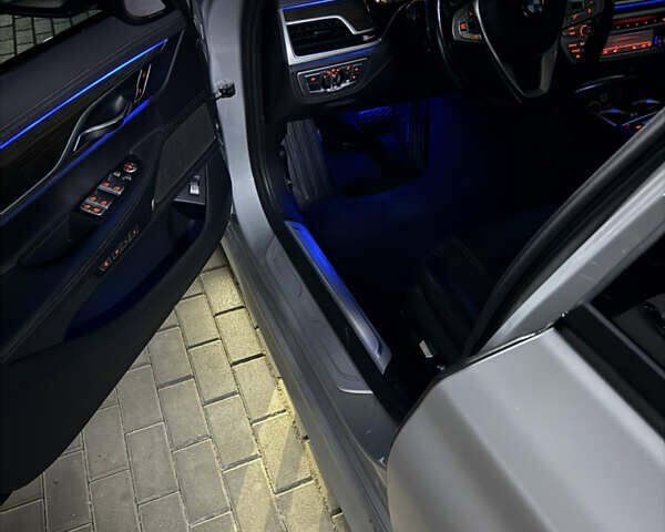 Серый БМВ 7 Серия, объемом двигателя 2.98 л и пробегом 107 тыс. км за 40000 $, фото 3 на Automoto.ua