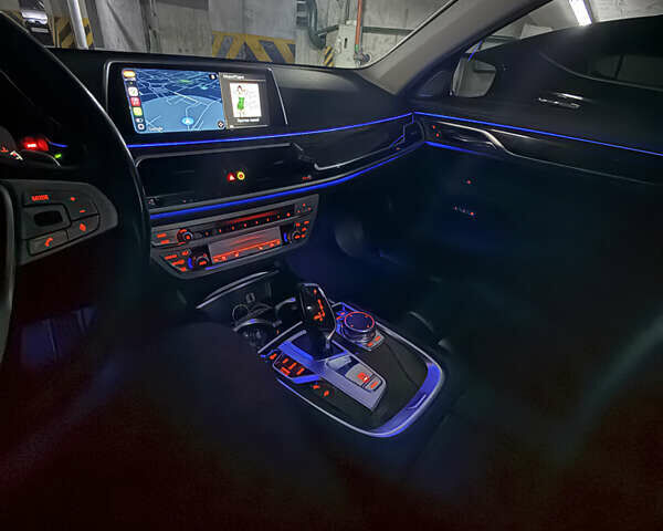 Серый БМВ 7 Серия, объемом двигателя 2.98 л и пробегом 107 тыс. км за 40000 $, фото 4 на Automoto.ua