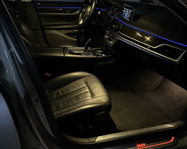 Серый БМВ 7 Серия, объемом двигателя 2.98 л и пробегом 107 тыс. км за 40000 $, фото 8 на Automoto.ua