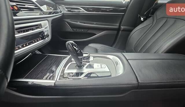 Серый БМВ 7 Серия, объемом двигателя 3 л и пробегом 130 тыс. км за 36900 $, фото 50 на Automoto.ua