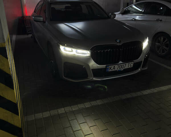 Серый БМВ 7 Серия, объемом двигателя 2.98 л и пробегом 107 тыс. км за 40000 $, фото 2 на Automoto.ua