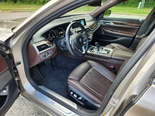 Сірий БМВ 7 Серія, об'ємом двигуна 4.4 л та пробігом 31 тис. км за 12000 $, фото 6 на Automoto.ua