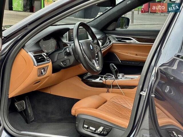 Серый БМВ 7 Серия, объемом двигателя 2.99 л и пробегом 127 тыс. км за 62500 $, фото 8 на Automoto.ua