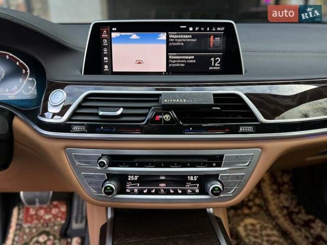 Серый БМВ 7 Серия, объемом двигателя 3 л и пробегом 94 тыс. км за 57000 $, фото 30 на Automoto.ua