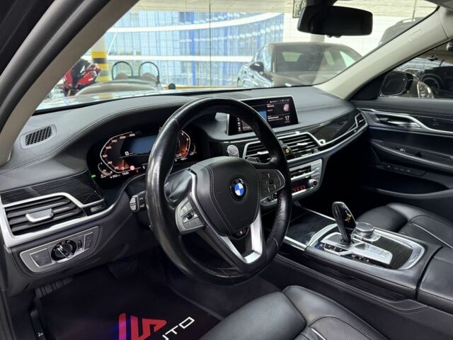 Серый БМВ 7 Серия, объемом двигателя 3 л и пробегом 115 тыс. км за 61500 $, фото 17 на Automoto.ua