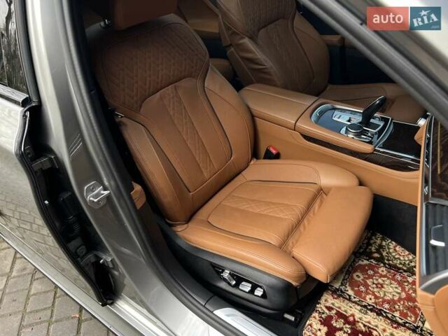 Серый БМВ 7 Серия, объемом двигателя 3 л и пробегом 94 тыс. км за 57000 $, фото 32 на Automoto.ua