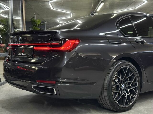 Серый БМВ 7 Серия, объемом двигателя 3 л и пробегом 115 тыс. км за 61500 $, фото 11 на Automoto.ua