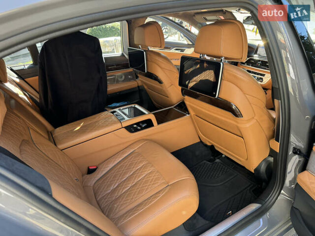 Серый БМВ 7 Серия, объемом двигателя 4.39 л и пробегом 120 тыс. км за 59000 $, фото 28 на Automoto.ua