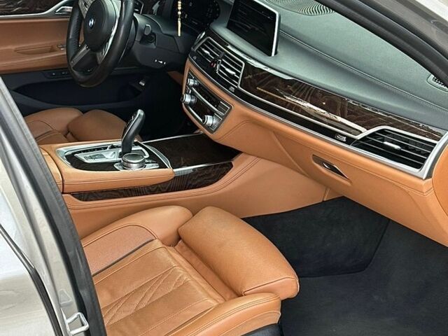 Сірий БМВ 7 Серія, об'ємом двигуна 3 л та пробігом 114 тис. км за 56500 $, фото 18 на Automoto.ua