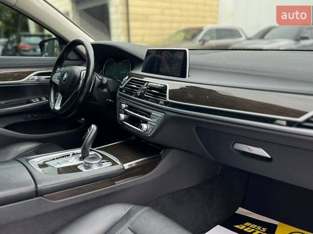 Серый БМВ 7 Серия, объемом двигателя 3 л и пробегом 141 тыс. км за 38990 $, фото 22 на Automoto.ua